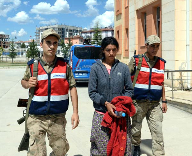 Kayıp Evrim'in Anne ve Babası Kelepçelenip Adliyeye Sevk Edildi