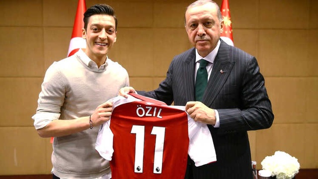 Mesut Özil 'Erdoğan Fotoğrafına' Tepkileri Eleştirdi, Almanya Milli Takımı'nı Bıraktı