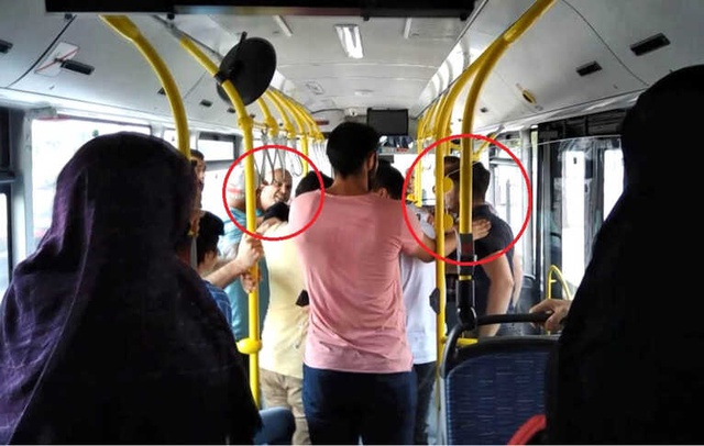 Halk Otobüsünde Yaşlılara Yer Veren Genci Darp Ettiler! O Anlar Anbean Kaydedildi