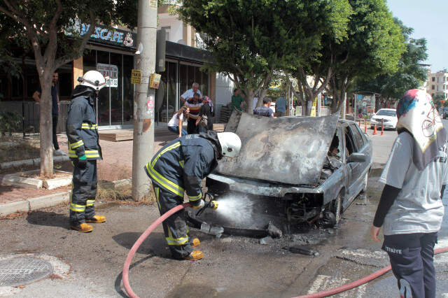Talihsiz Adam, 15 Gün Önce Aldığı Aracın Küle Dönüşünü Gözyaşlarıyla İzledi