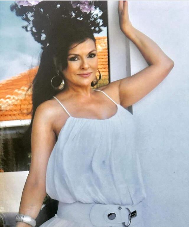 55 Yaşındaki Eski Türkiye Güzeli Aydan Şener, Bikinili Pozuyla Sosyal Medyada Olay Oldu