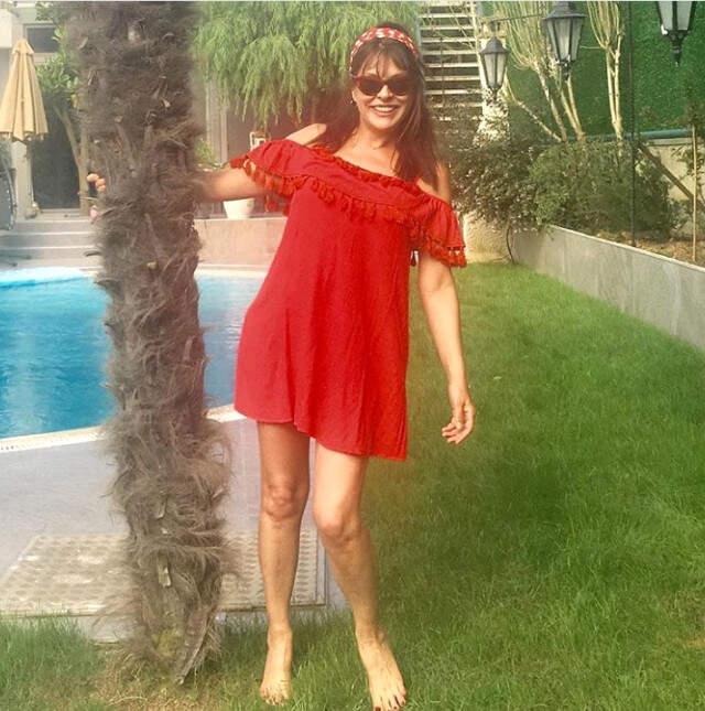 55 Yaşındaki Eski Türkiye Güzeli Aydan Şener, Bikinili Pozuyla Sosyal Medyada Olay Oldu