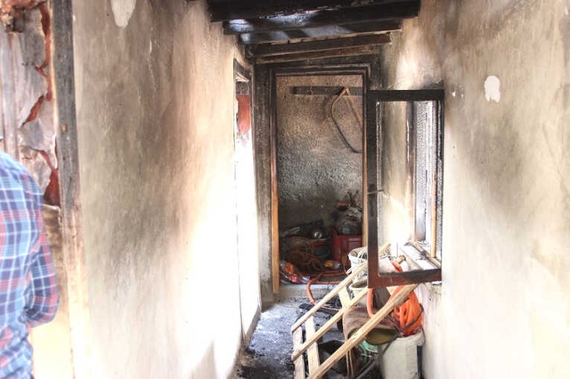 Arıları Uzaklaştırmak İçin Ateş Yakan Vatandaşın Evi Kül Oldu