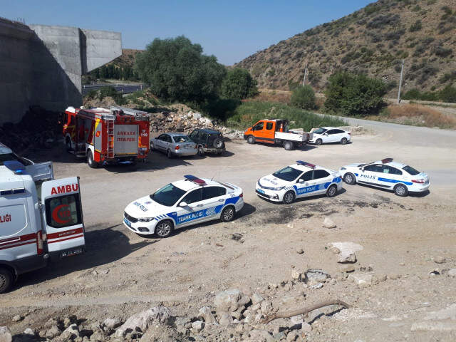 Başkent'te Feci Kaza! Otomobil Köprü Ayağına Çarptı: 4 Ölü Başkent'te Feci Kaza! Otomobil Köprü Ayağına Çarptı: 4 Ölü