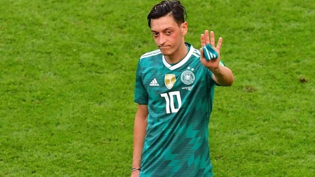 Financial Times: Mesut Özil'in Milli Takımı Bırakma Kararı Almanya'da Irk Tartışmasını Alevlendirdi