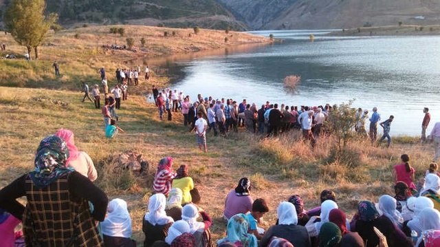 Bingöl'de, Fotoğraf Çekerken Baraj Gölüne Düşen Genç Kayboldu