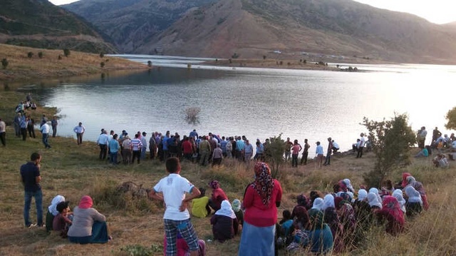 Bingöl'de, Fotoğraf Çekerken Baraj Gölüne Düşen Genç Kayboldu