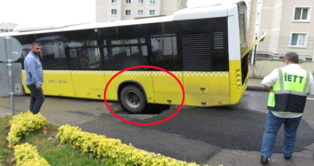 Yol Çöktü, Otobüsün Tekeri Çukura Düştü Maltepe'de Yol Çöktü, Otobüsün Tekeri Çukura Düştü