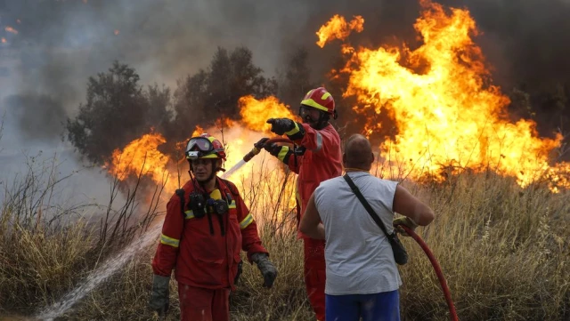 Yunanistan'daki Yangının Tanıkları Anlatıyor: 'Bazıları Denize Kaçtı Ama Orada Boğuldular'