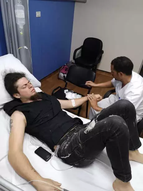 Kobra Yılanı Tarafından Isırılan İllüzyonist Aref'ten 'Sağlığıma Kavuştum!' Paylaşımı