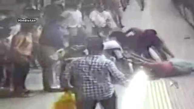 Elbisesi Trene Takılan Kadın Ölümden Döndü! Dehşet Anları Kamerada