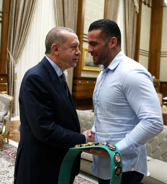 Dünya Şampiyonu Boksör Manuel Charr: Unvan Maçıma Erdoğan'ı Davet Edeceğim