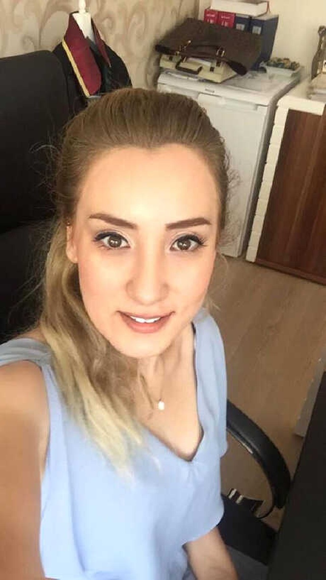 Avukat Kadın Arabayla Takla Atarak, Balkon Saçağına Uçtu!