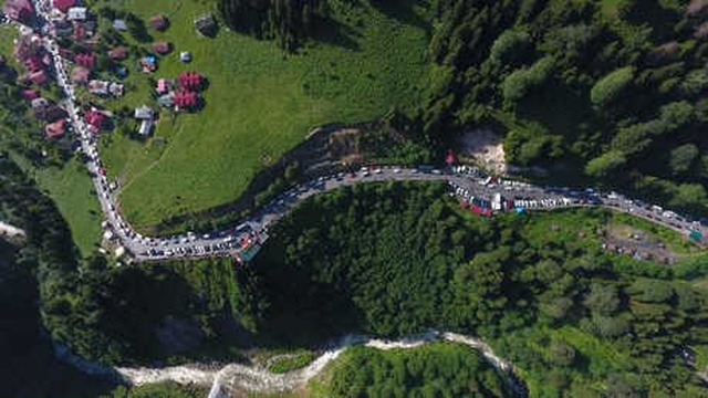 Yerli ve Yabancı Turistlerin Akın Ettiği Ayder Yaylası'na Ulaşım Sağlanamıyor