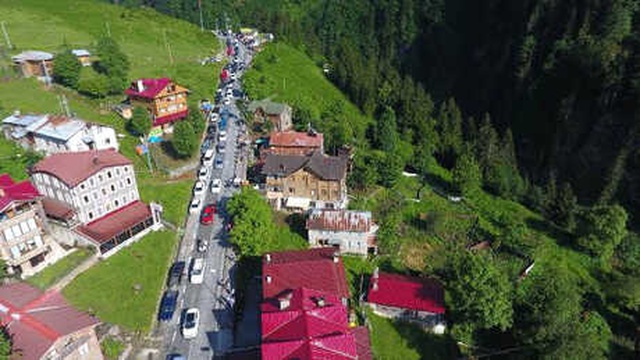 Yerli ve Yabancı Turistlerin Akın Ettiği Ayder Yaylası'na Ulaşım Sağlanamıyor