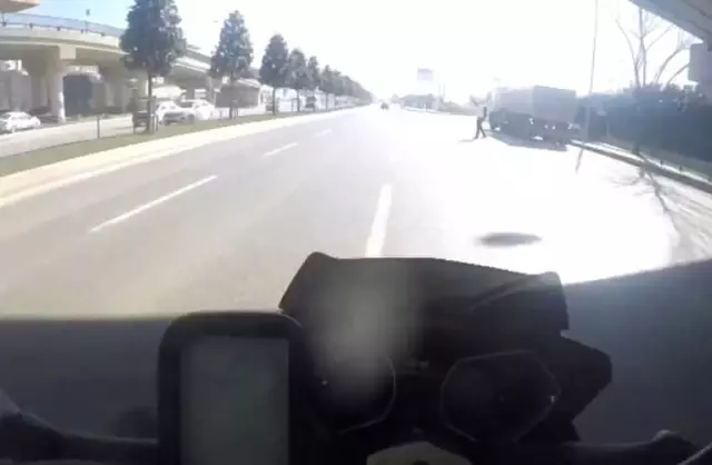 Trafik Polisinin Kar S Nda Sevgilisini S Rt St Motosiklete Yat R P