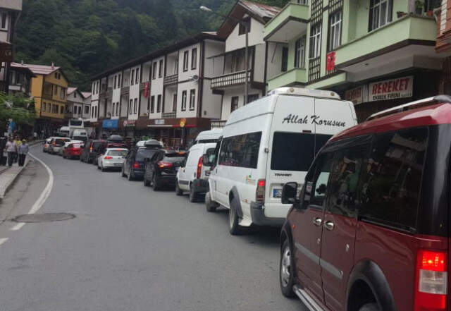 Yerli ve Yabancı Turistlerin Akın Ettiği Ayder Yaylası'na Ulaşım Sağlanamıyor
