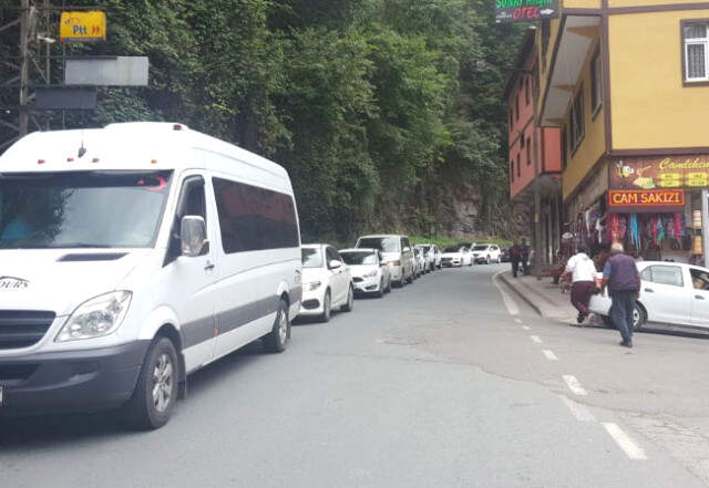 Yerli ve Yabancı Turistlerin Akın Ettiği Ayder Yaylası'na Ulaşım Sağlanamıyor