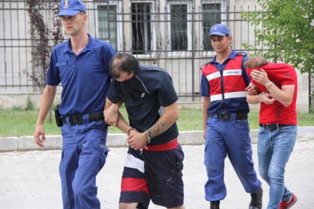 15 Yaşındaki Kıza Cinsel İstismarda Bulunduğu İddia Edilen 2 Kişi, Kaza Yapınca Yakalandı