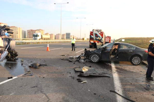 Kuzey Marmara Otoyolunda Kaza Yapan Aracın Motoru Yola Fırladı