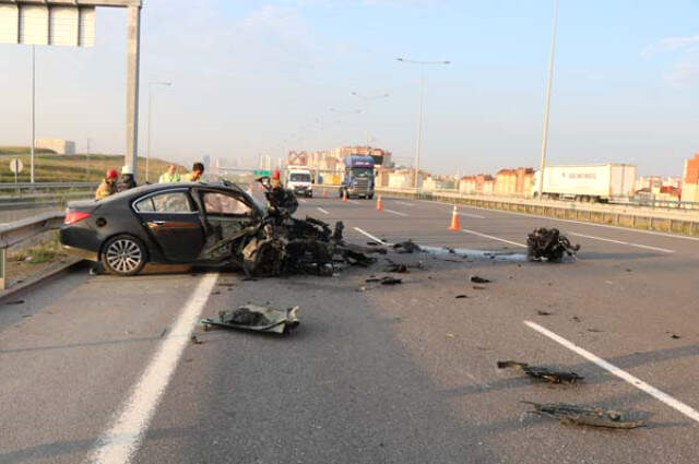 Kuzey Marmara Otoyolunda Kaza Yapan Aracın Motoru Yola Fırladı