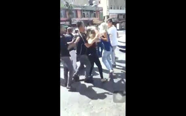 Kahramanmaraş'ta Üç Kadının, Saç Saça Baş Başa Kavgası Kamerada!