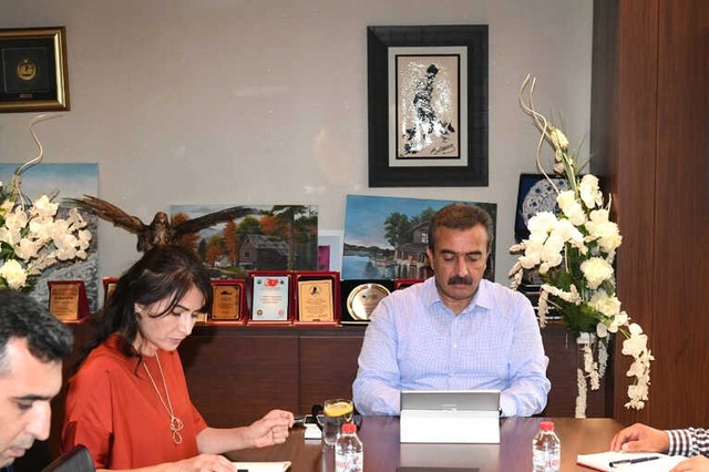 Aşırı Sıcaklardan Bunalan Adanalılar Çareyi Belediyede Aradı: Sıcaklara Ne Zaman Çare Bulacaksınız Başkanım?