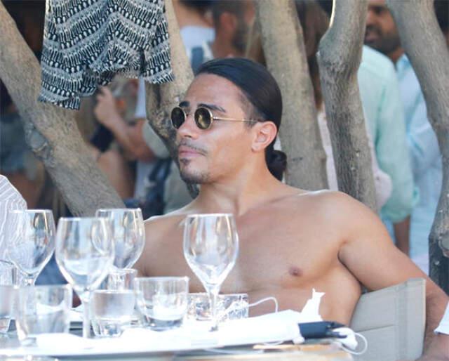 Tatil İçin Mykonos'a Giden Nusret Gökçe, Büyük İlgi Gördü