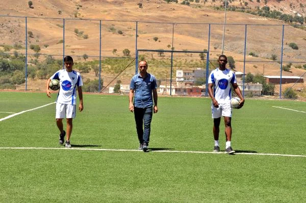 Diyarbakır'a Gelen Kolombiyalı Futbolcular, Çeviri Programıyla Anlaşıyor