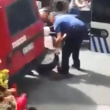 Polisin Ters Kelepçe Takıp Biber Gazı Sıktığı 82 Yaşındaki Adam Kalp Krizi Geçirip Öldü