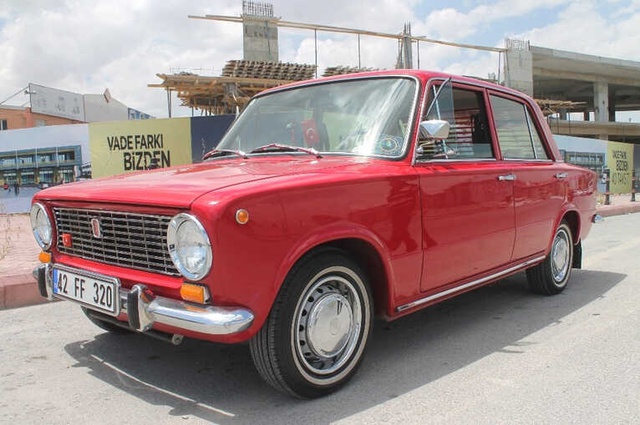 Bir Buçuk Senede Topladığı 1975 Model Arabasını 65 Bin Liraya Satıyor