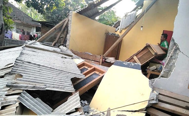 Endonezya'da 6,4 Büyüklüğünde Deprem: 10 Ölü, En Az 40 Yaralı!