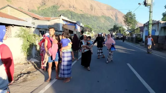 Endonezya'da Deprem: Turist Adası Lombok'ta 10 Kişi Öldü