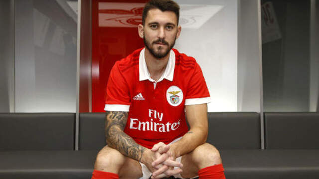 Fenerbahçe'nin Rakibi Benfica'da Yeni Transfer Sahayı Sedyeyle Terk Etti Fenerbahçe'nin Rakibi Benfica'da Yeni Transfer Sahayı Sedyeyle Terk Etti