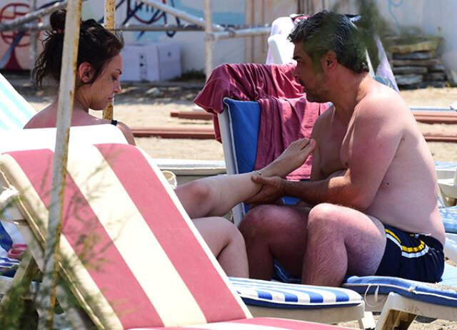 Oyuncu Murat Prosçiler, Sevgilisine Dakikalarca Ayak Masajı Yaptı