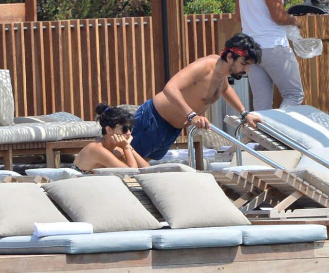 Tuba Büyüküstün'ün Sevgilisiyle Samimi Fotoğraflarını Gören Ailesi Sitem Etti