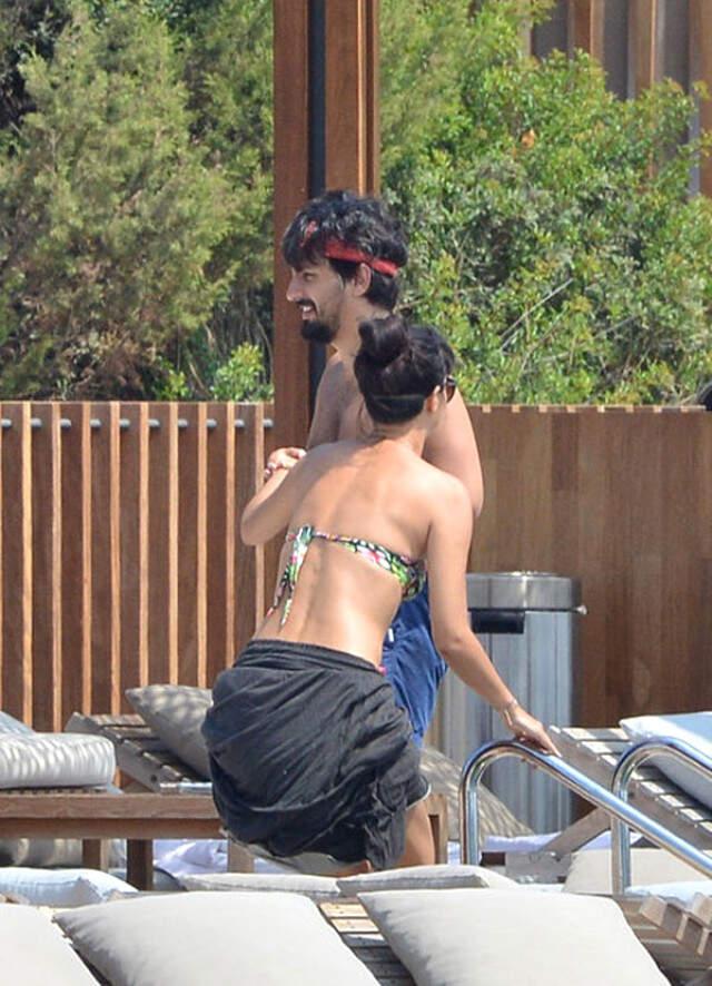 Tuba Büyüküstün'ün Sevgilisiyle Samimi Fotoğraflarını Gören Ailesi Sitem Etti