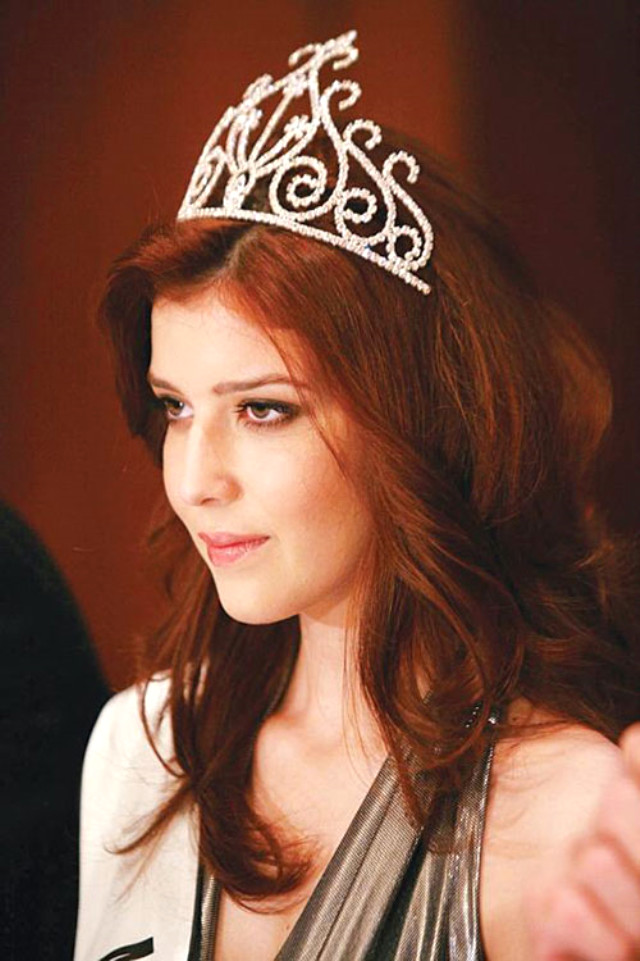 Garsonluk Yapan Miss Turkey Güzeli Senem Kuyucuoğlu Kimdir?