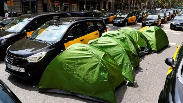 İspanyol Taksiciler Uber ve Benzer Şirketleri Protesto İçin Yol Kapattı