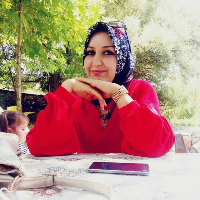Misafirliğe Gittiği Evin Çatısına Çıkıp Aşağıya Atlayan Kadın Öldü