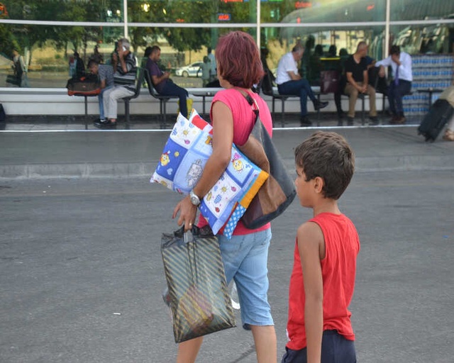 Otobüste Büyük Ayıp! Yolculukta Rahatsızlanan Küçük Çocuk ile Annesini Yol Ortasında Bıraktılar