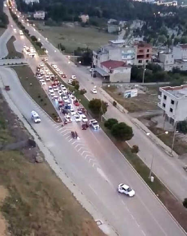 Asker Uğurlama Konvoyu Trafiği Kapattı, Ambulans Yan Yola Girdi