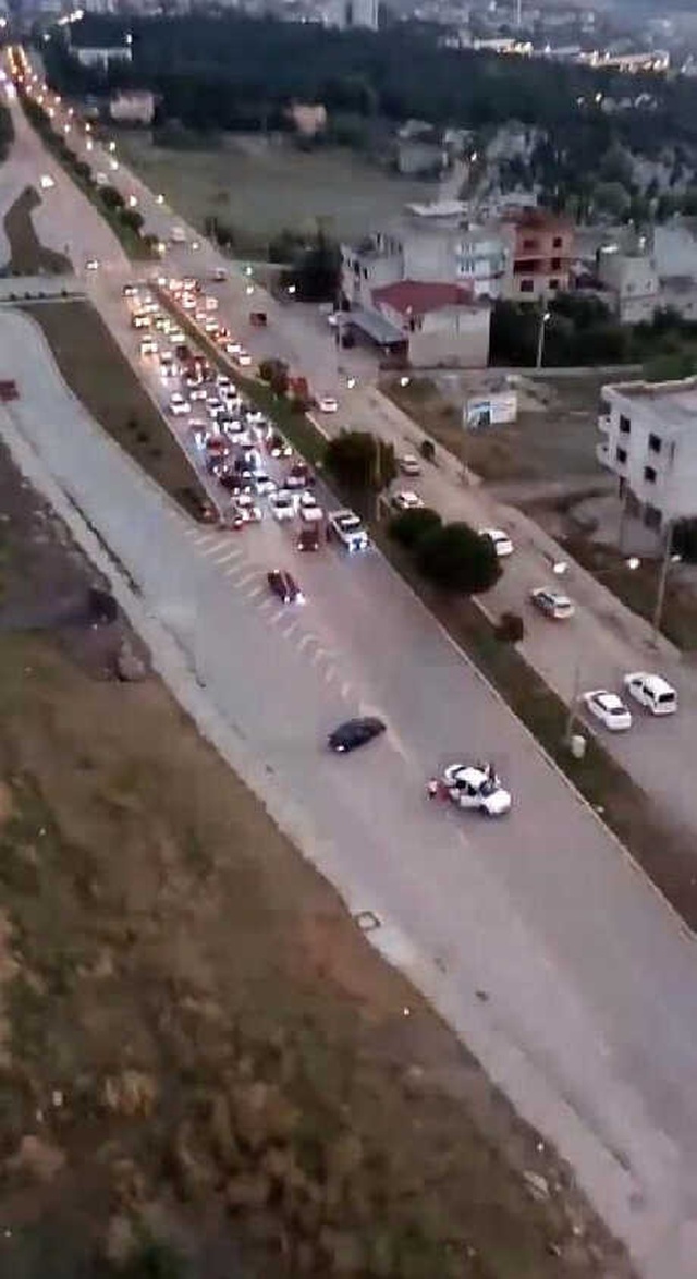 Asker Uğurlama Konvoyu Trafiği Kapattı, Ambulans Yan Yola Girdi
