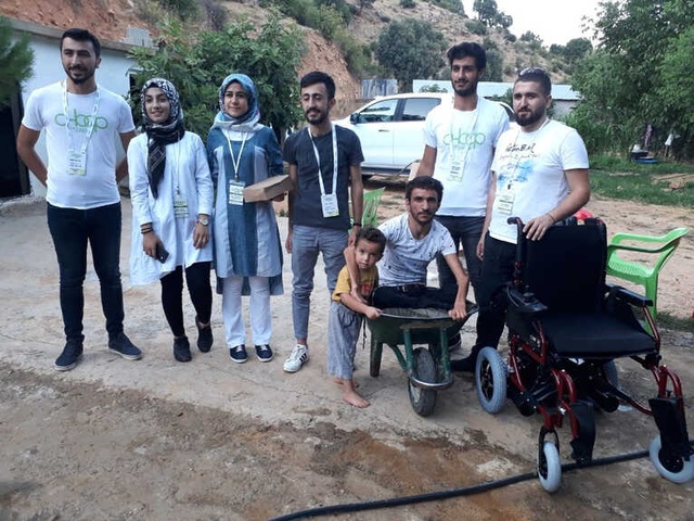 Hediye Edilen Akülü Arabayı Gören Bedensel Engelli Gencin, Gözyaşları Sel Oldu