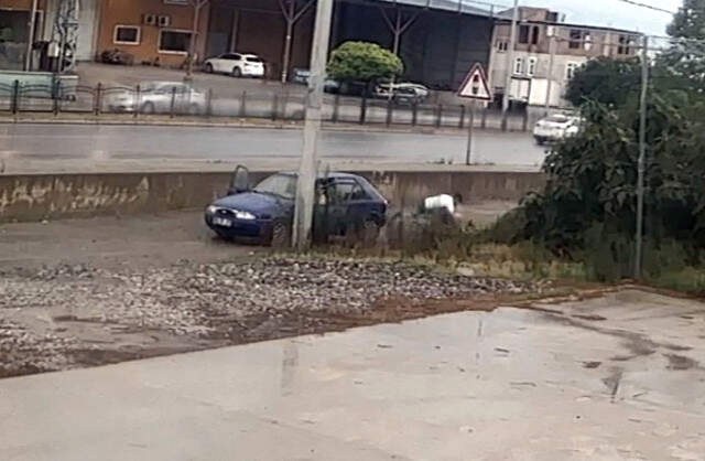 İnsanlığımızdan Utandıran Görüntü! Üzerine Çamur Sıçrattığı Yaşlı Adamı, Öldüresiye Dövdü İnsanlığımızdan Utandıran Görüntü! Üzerine Çamur Sıçrattığı Yaşlı Adamı, Öldüresiye Dövdü