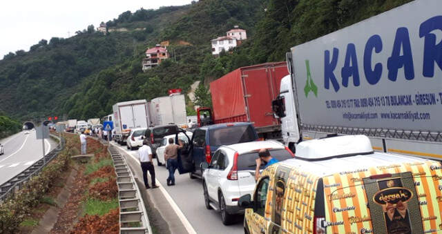 Son Dakika! Giresun'da LPG Yüklü Tanker Duvara Çarptı, Karadeniz Yolu Trafiğe Kapatıldı! Giresun'da LPG Yüklü Tanker Duvara Çarptı, Karadeniz Yolu Trafiğe Kapatıldı!