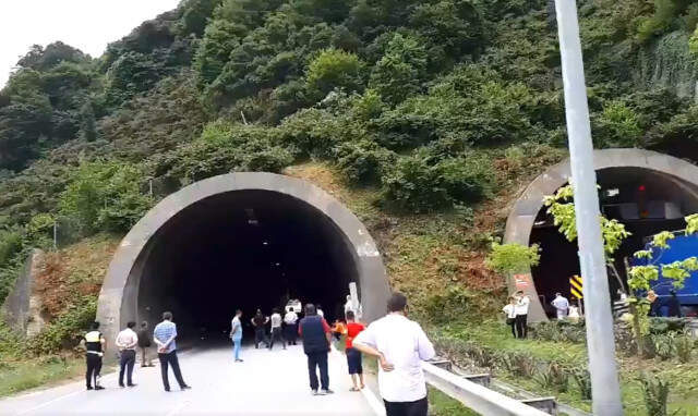 Son Dakika! Giresun'da LPG Yüklü Tanker Duvara Çarptı, Karadeniz Yolu Trafiğe Kapatıldı! Giresun'da LPG Yüklü Tanker Duvara Çarptı, Karadeniz Yolu Trafiğe Kapatıldı!