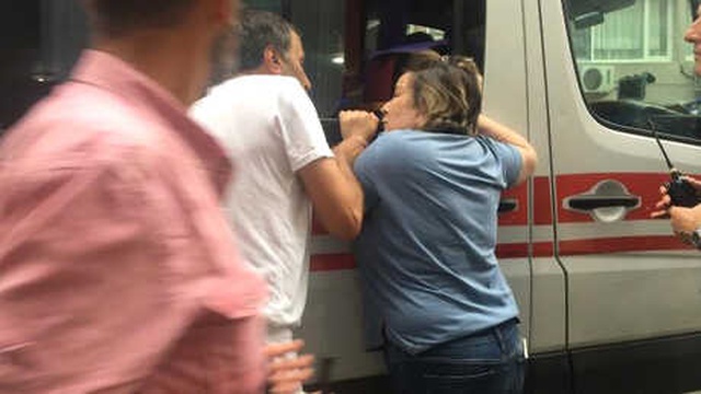 Alkollü Saldırgan, Yemeklerini Beğenmediği Lokanta Sahibi ve 3 Esnafı Bıçakladı