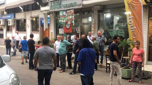 Alkollü Saldırgan, Yemeklerini Beğenmediği Lokanta Sahibi ve 3 Esnafı Bıçakladı