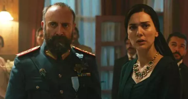 Bergüzar Korel ve <a class='keyword-sd' href='/halit-ergenc/' title='Halit Ergenç'>Halit Ergenç</a> Oyunculuğu Bıraktı Mı?